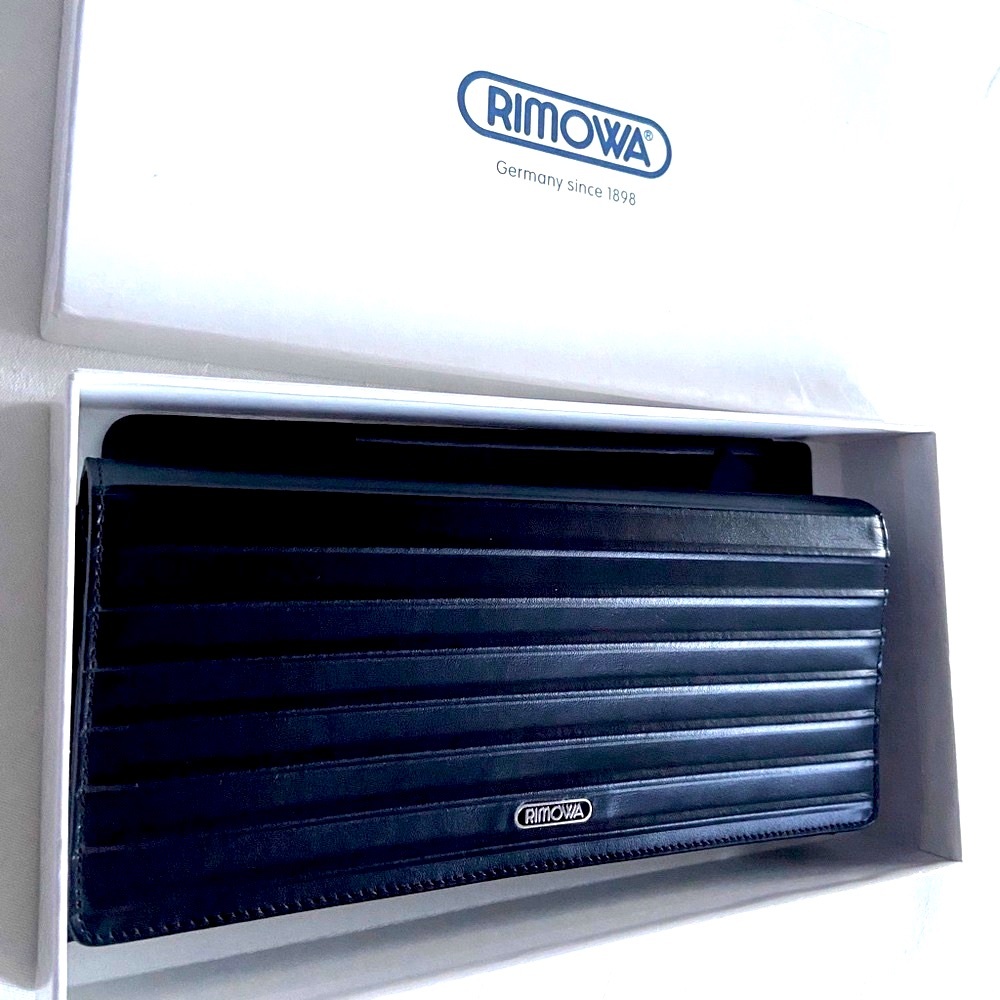 Rimowa wallet black Leather,14 credit card slots, zip coin compartment. Original